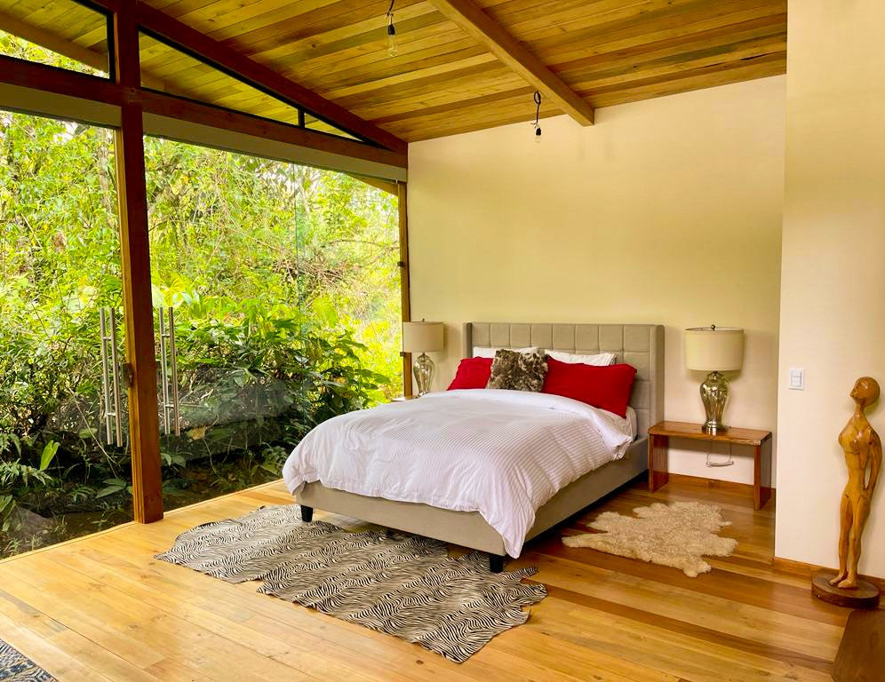 Bedroom and furniture in luxury lodging cabina Costa Rica resort